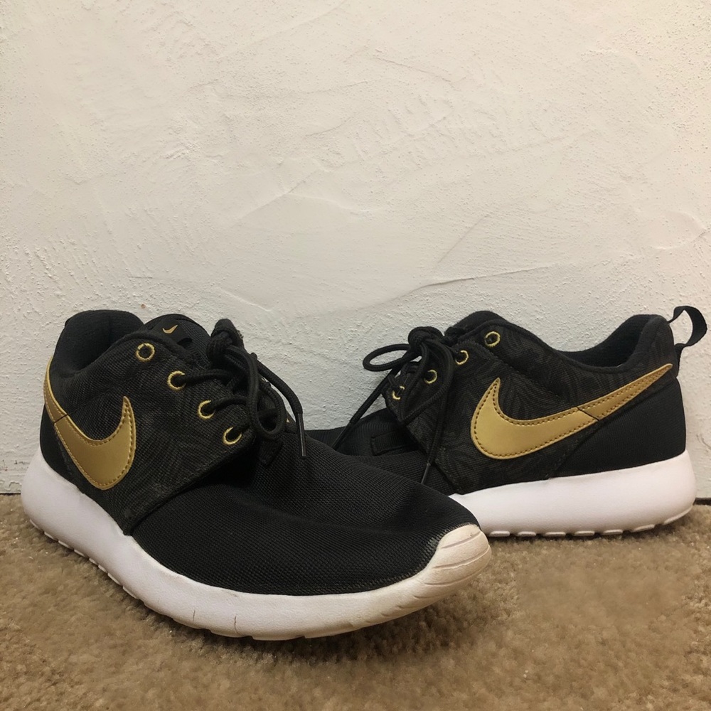 Nike Roche black with gold detailing